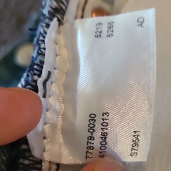 Levis Premium Ribcage Shorts - Picture 11 of 15